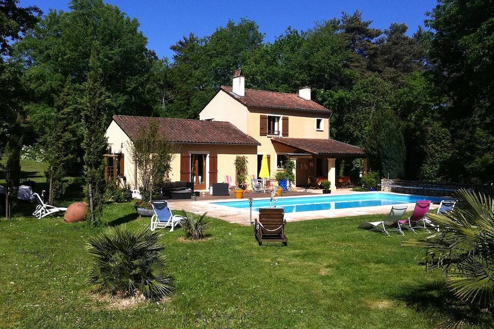 Prächtiges Bauernhaus auf 2 ha umzäunt, Flügel, Schwimmbad, Sauna, 3 Minuten Golf in Chancelade, Périgord Blanc