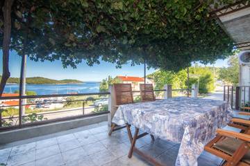 Holiday Rental for 4 People in Vis Town, Vis, Photo 1