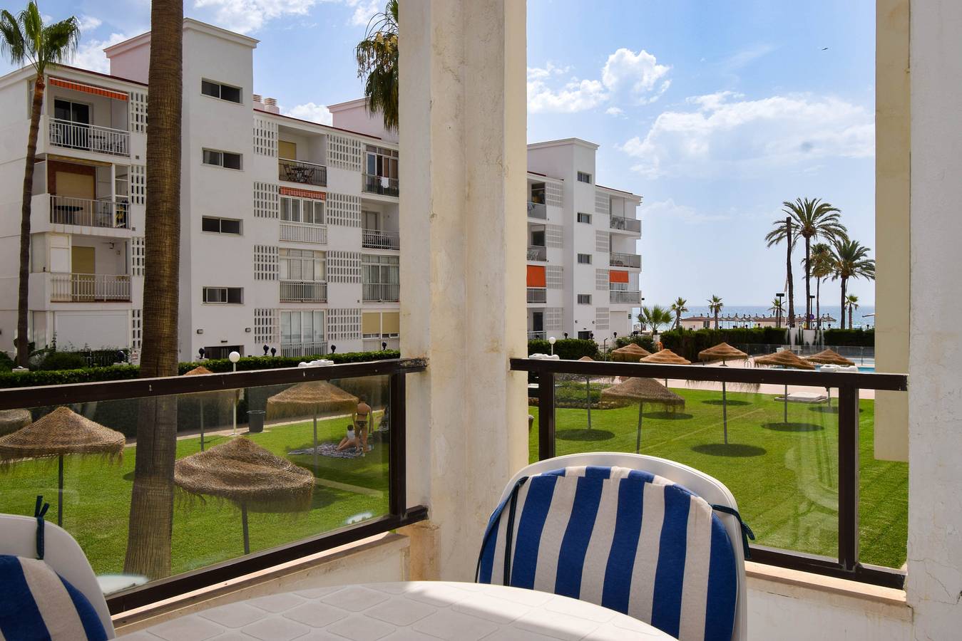 Entire apartment, Apartment in beachfront complex with garden and pool views in Los Boliches, Fuengirola