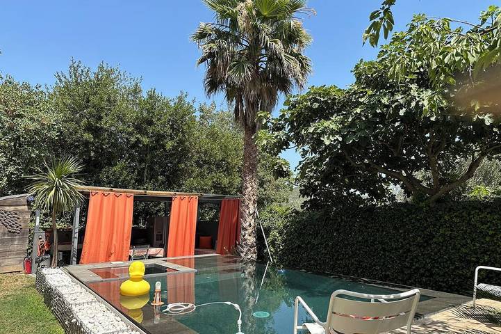 Ferienhaus für 4 Personen, mit Whirlpool und Terrasse sowie Garten