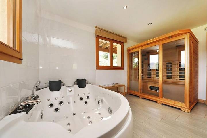 Gîte pour 10 personnes, avec vue et balcon ainsi que jardin et sauna à Liézey - 4