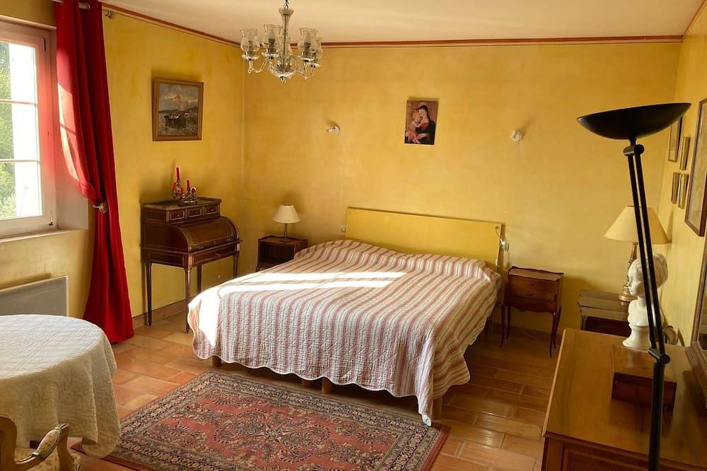 Magnificent villa with pool and view in Caromb, Parque natural regional del Mont Ventoux