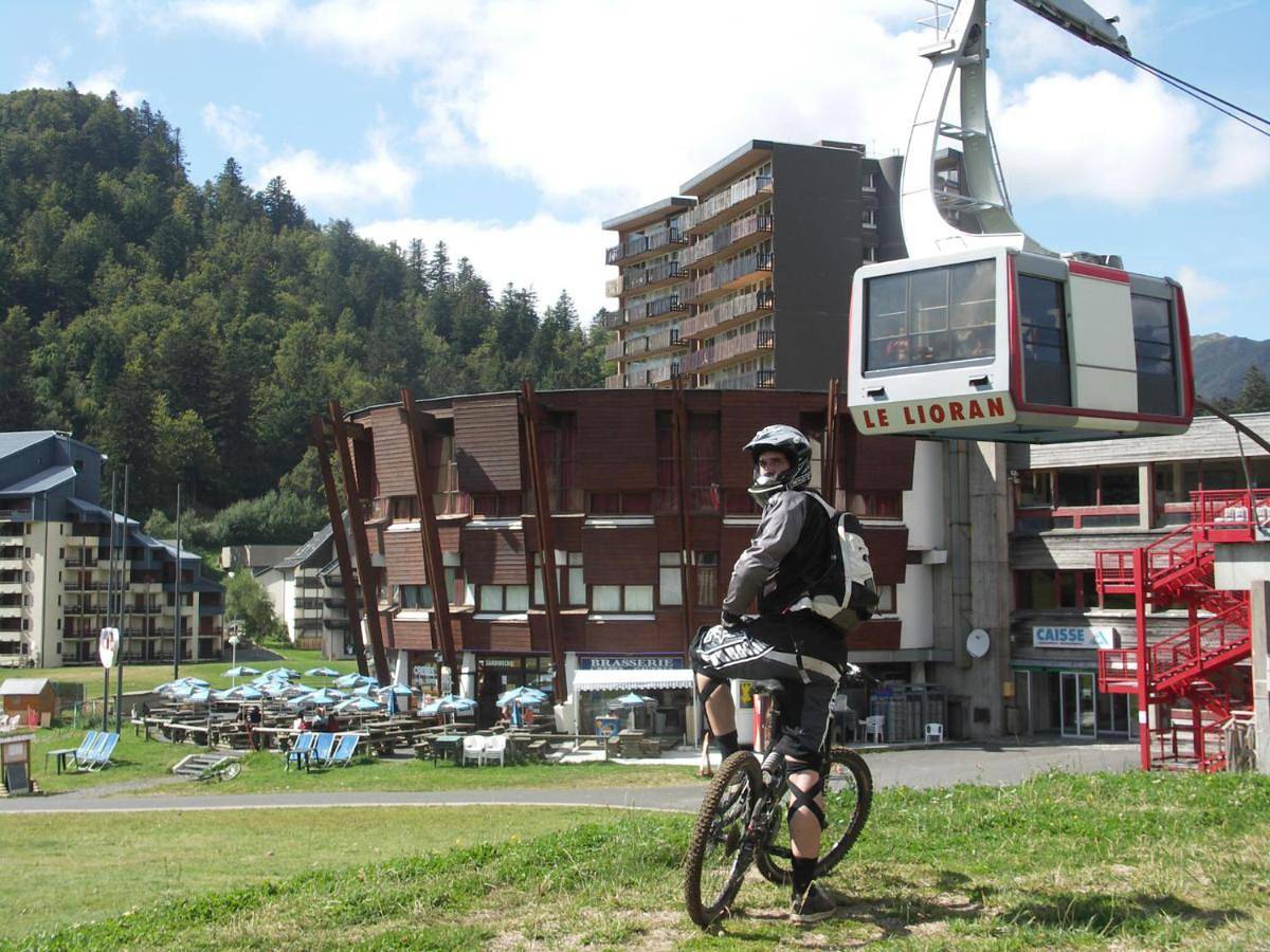 Appartement entier, Le Saporta- Studios et Appartements meublés de tourisme in Le Lioran, Laveissière