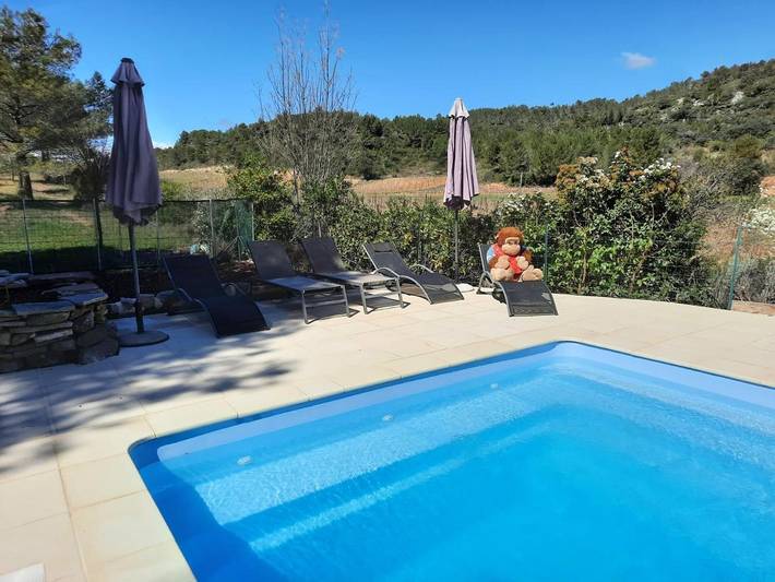 Location de vacances pour 5 personnes, avec piscine ainsi que vue et jardin, adapté aux familles à Cazedarnes - 4