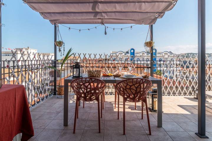 Appartamento intero, Gioiello Marino a due passi dalla spiaggia [Vista Mare, Balcone, Posto Auto, Ac, Wifi] in Odeon (Tortoreto), Tortoreto (Comune)