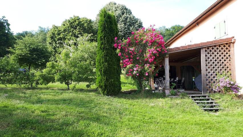 Gîte pour 3 personnes, avec vue ainsi que jardin et piscine dans Le Clerjus - 4