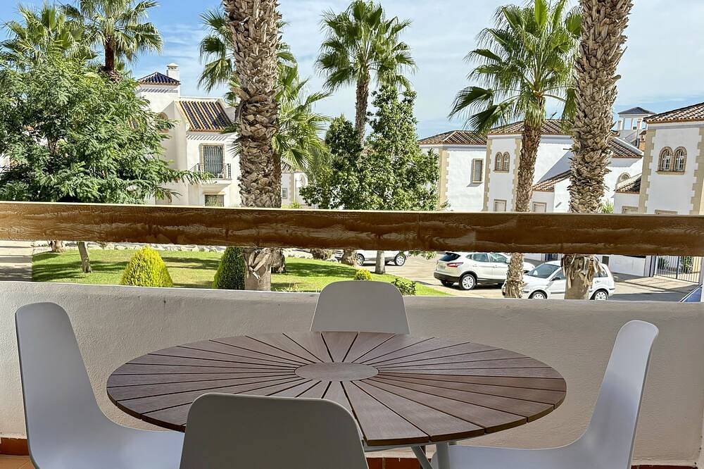 Entire apartment, Sun, relax, golf, swim, biking, padel at Casa Leone in Brisas y Golf, Orihuela