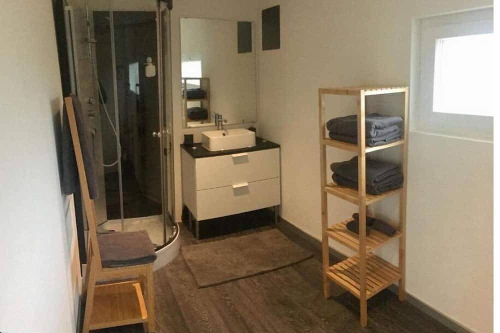 Entire apartment, Le Gueravet in Grolley, Three-Lakes