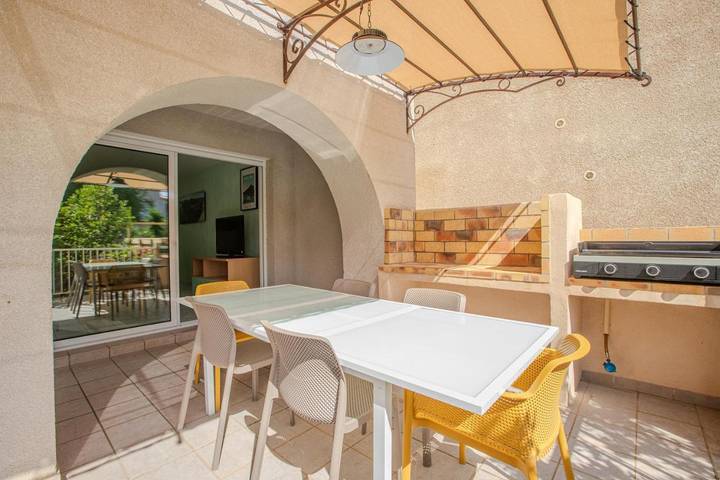 Location de vacances pour 11 personnes, avec bassin pour enfant et jardin ainsi que vue et piscine à Aregno - 3