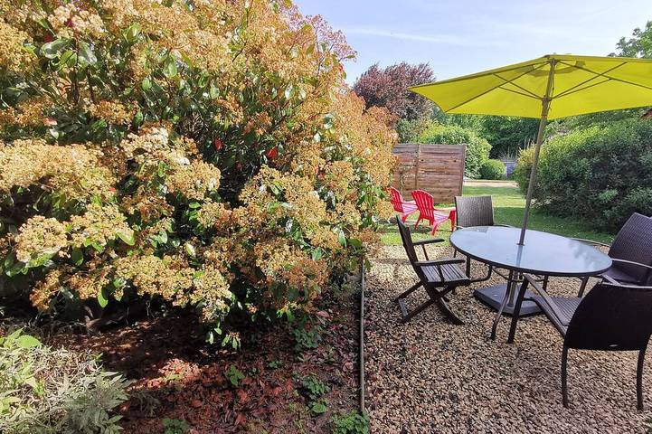 Maison de vacances pour 4 personnes, avec terrasse ainsi que jacuzzi et jardin