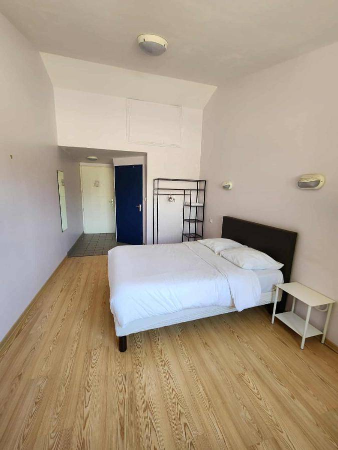 Hôtel pour 4 personnes, avec vue ainsi que jardin et vue sur le lac, animaux acceptés à Saint-Amans-des-Cots - 2