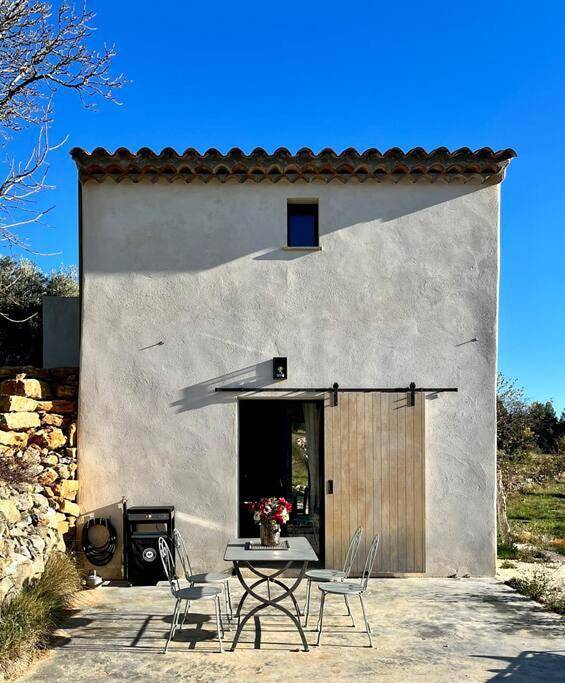 Appartement entier, Cabanon Provençal in Cuers, Côte méditerranéenne (France)