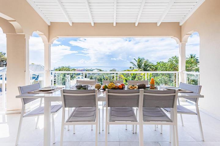 Location de vacances pour 8 personnes, avec balcon ainsi que vue et piscine dans Plage de Petit-Havre