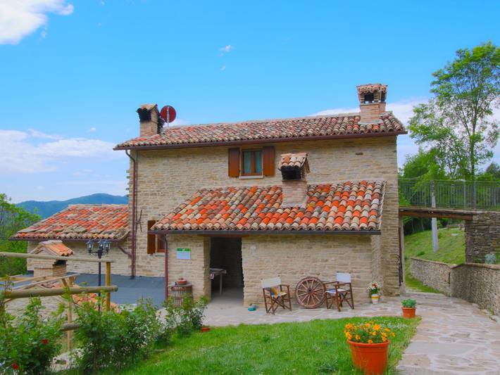 Agriturismo per 8 persone, con Terrazza e Giardino nonché Piscina nelle Marche