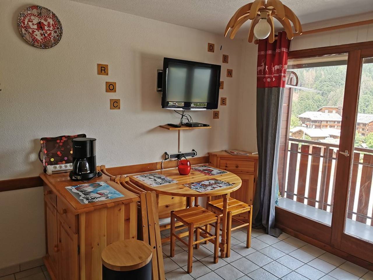 Ganze Wohnung, Gemütliche Wohnung nahe Seilbahn mit Parkplatz, 4-6 Personen in Saint-Jean-d'Aulps, Les Portes du Soleil