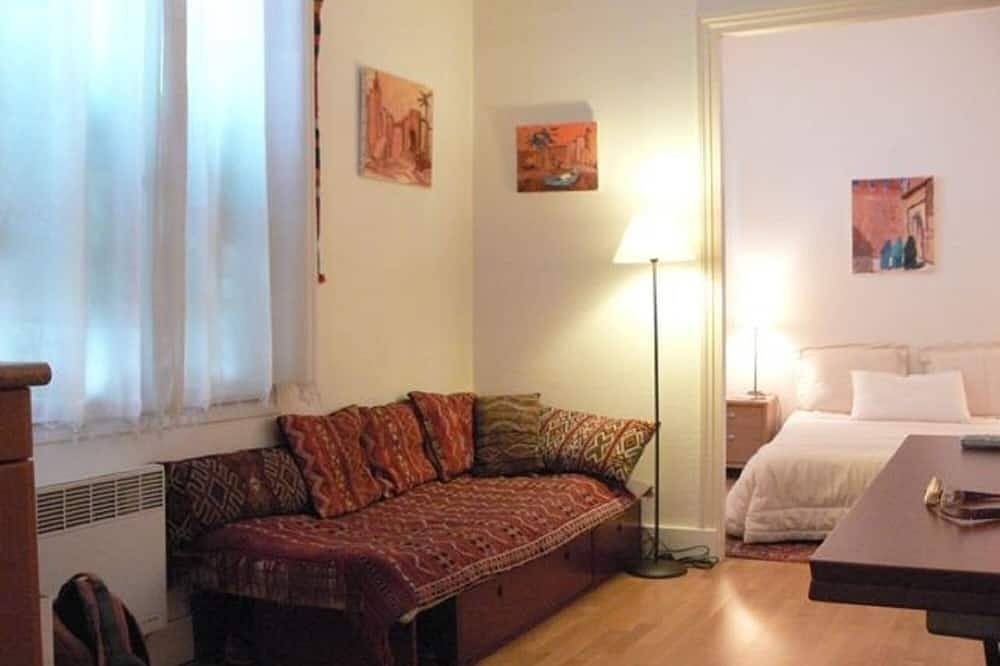 Appartement entier, Paris Xv grand studio  métro Vaugirard proche du Parc des Expositions in Paris, Île de France