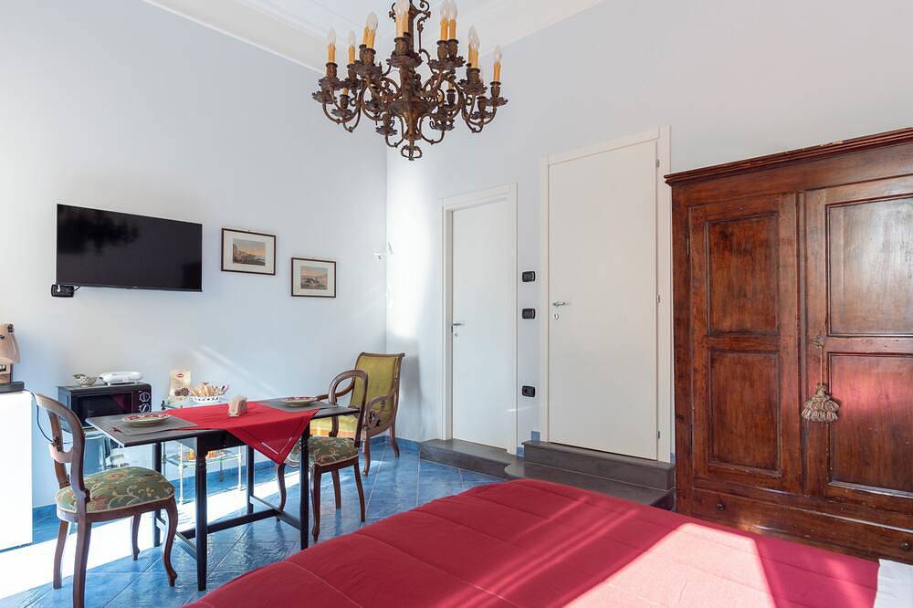 B&B Le Stanze Dei Mille A Quiet And Safe Place In The Heart Of Naples in Nápoles, Provincia de Nápoles