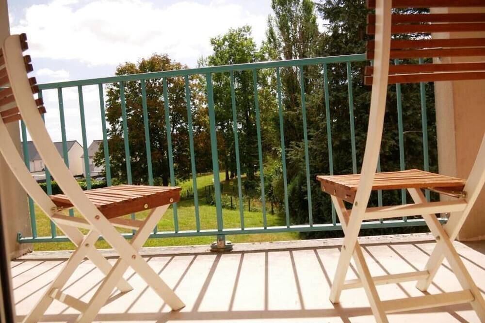 Appartement entier, T3 une résidence calme avec balcon à seulement 8min à pied du centre bourg! in Janzé, Région de Rennes