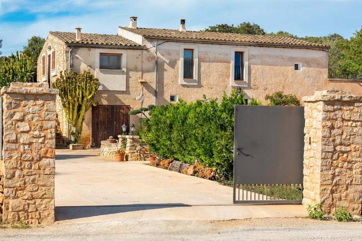 Finca für 8 Personen, mit Terrasse und Garten sowie Pool in Cas Concos - 2