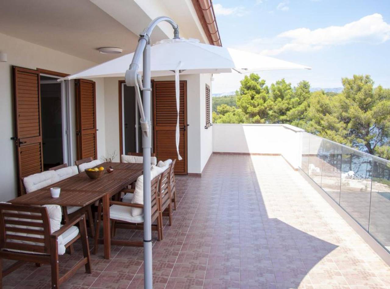 Three Bedroom Holiday Home With Balcony and Sea View in Jelsa, Hvar (isla)