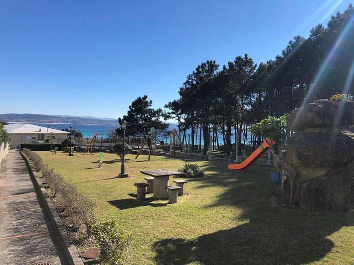 Casa de férias para 5 pessoas, com jardim e vista para o lago e ainda vista and piscina em O Grove