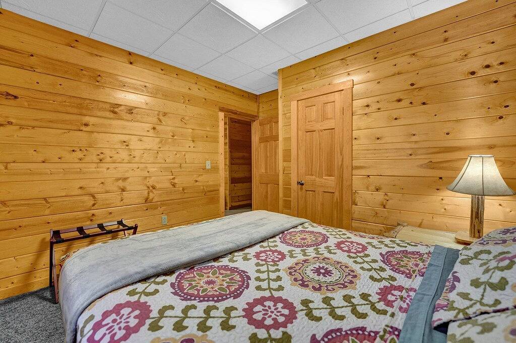 Kardinal Hütte in Hummingbird Hills (Hocking Hills Bereich) in Hocking County