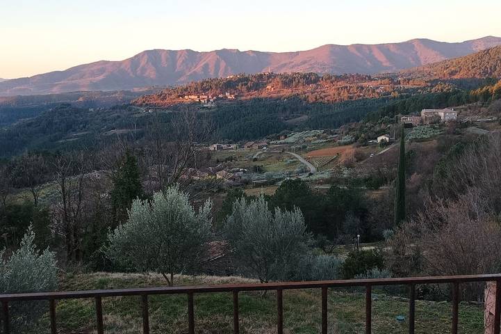 Location de vacances pour 4 personnes, avec jardin à Payzac (Ardèche)