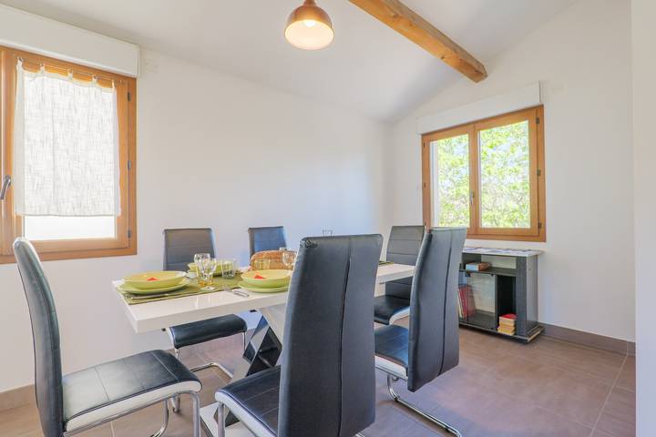 Holiday Home in Southern Ardèche with Jacuzzi, Wi-Fi, and Air Conditioning in Joyeuse, Parc naturel régional des Monts d'Ardèche
