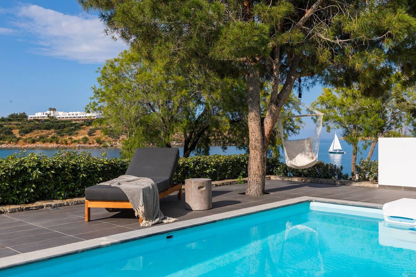 Wonderful Crete Hotel | Seafront Bungalow | Private Pool | Furnished Veranda | Panoramic Views on Mirabello Bay | Hotel Wellness & Gym | Agios Nikolaos in Norte de Creta