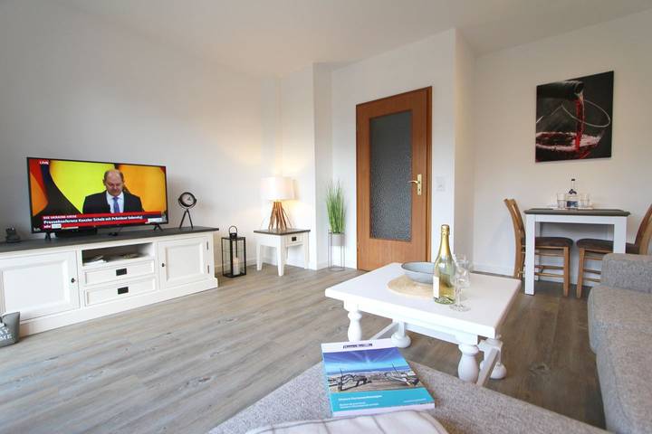Ganze Wohnung, Gepflegte Ferienwohnung mit klassisch-wohnlicher Einrichtung in Wenningstedt, Sylt