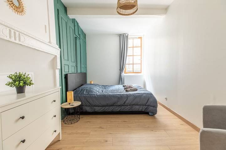 Gîte pour 12 personnes, avec jacuzzi et terrasse à Thiers - 2