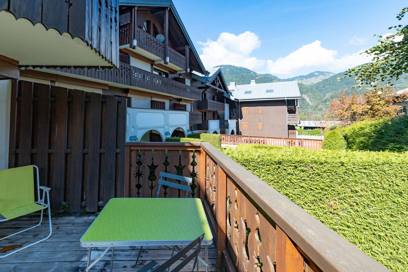 Entire apartment, Apartment 'L’Edelweiss Pied des Pistes' with Mountain View and Private Terrace in Station de Morillon, Grand Massif