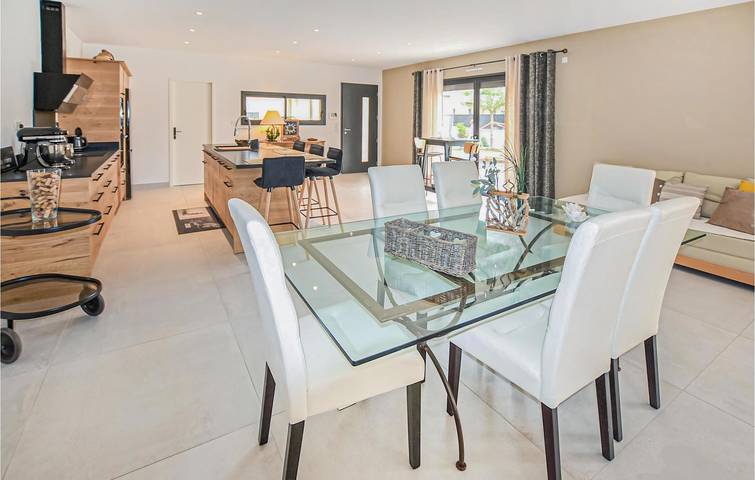 Apartamento con vistas a la montaña | A/C, piscina, parking y WiFi in Robion, Parque natural regional del Luberon