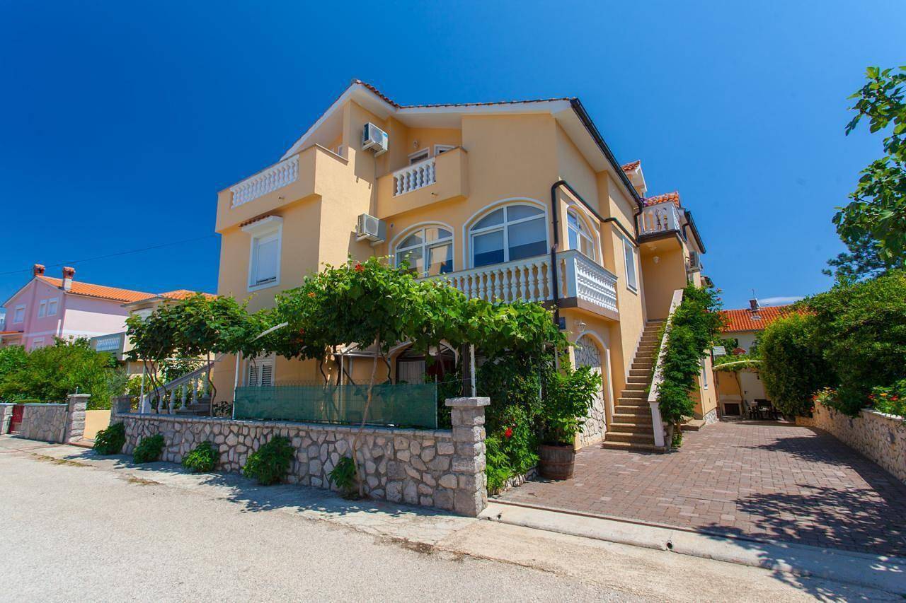 Apartamento vacacional entero, Pension Tina apartment 2 in Silo (Krk), Krk (isla)