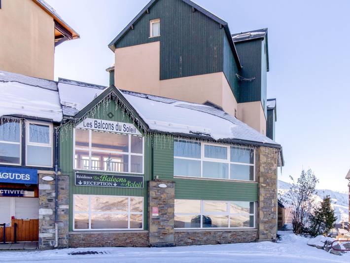 Location de vacances pour 4 personnes, avec piscine et jacuzzi ainsi que sauna et balcon/terrasse, adapté aux familles à Peyragudes
