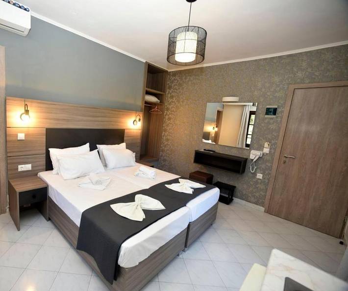 Hôtel pour 2 personnes, avec Balcon et Terrasse ainsi que Jardin et Piscine à Petra (Grece)