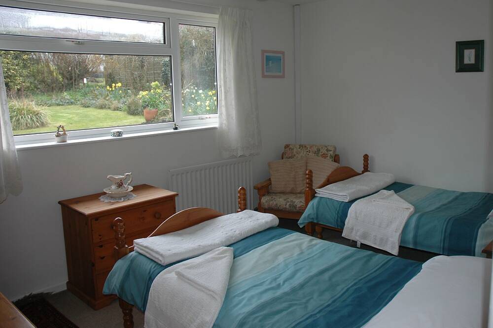Family Friendly Comfortable Holiday Home in Trevone, Cornwall