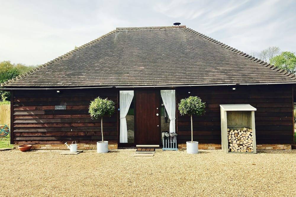 Romantic retreat in the hop fields of Kent, with great sightseeing in Tenterden, Ashford region