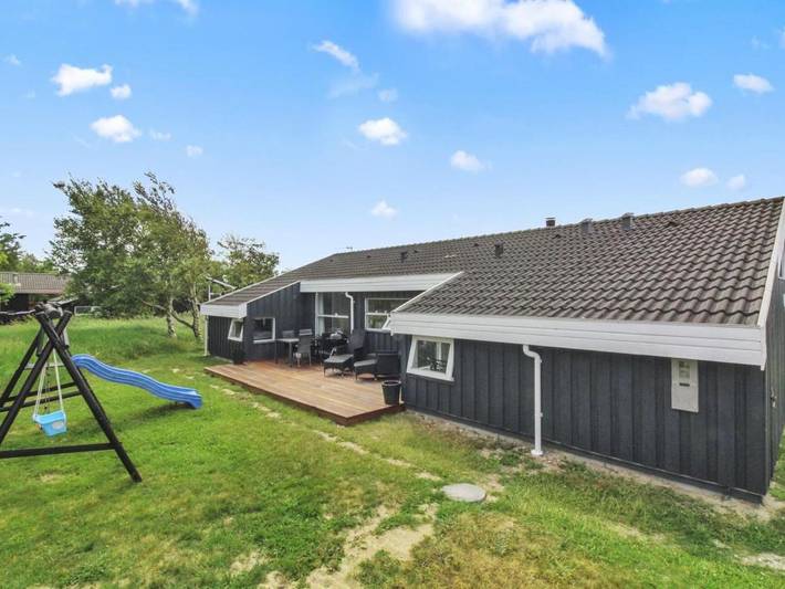 Ferienhaus für 9 Personen, mit Terrasse und Pool sowie Sauna