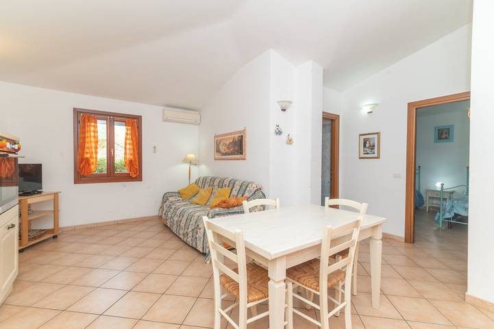 Casa vacanze 'Casa Vacanza 2 San Teodoro' con giardino, barbecue, aria condizionata e posto auto. in L'Alzoni, San Teodoro