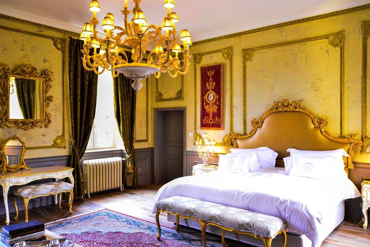 Chateau d'Origny, Chambres d'hotes et Restaurant Gastronomique in Ouches, Région de Roanne