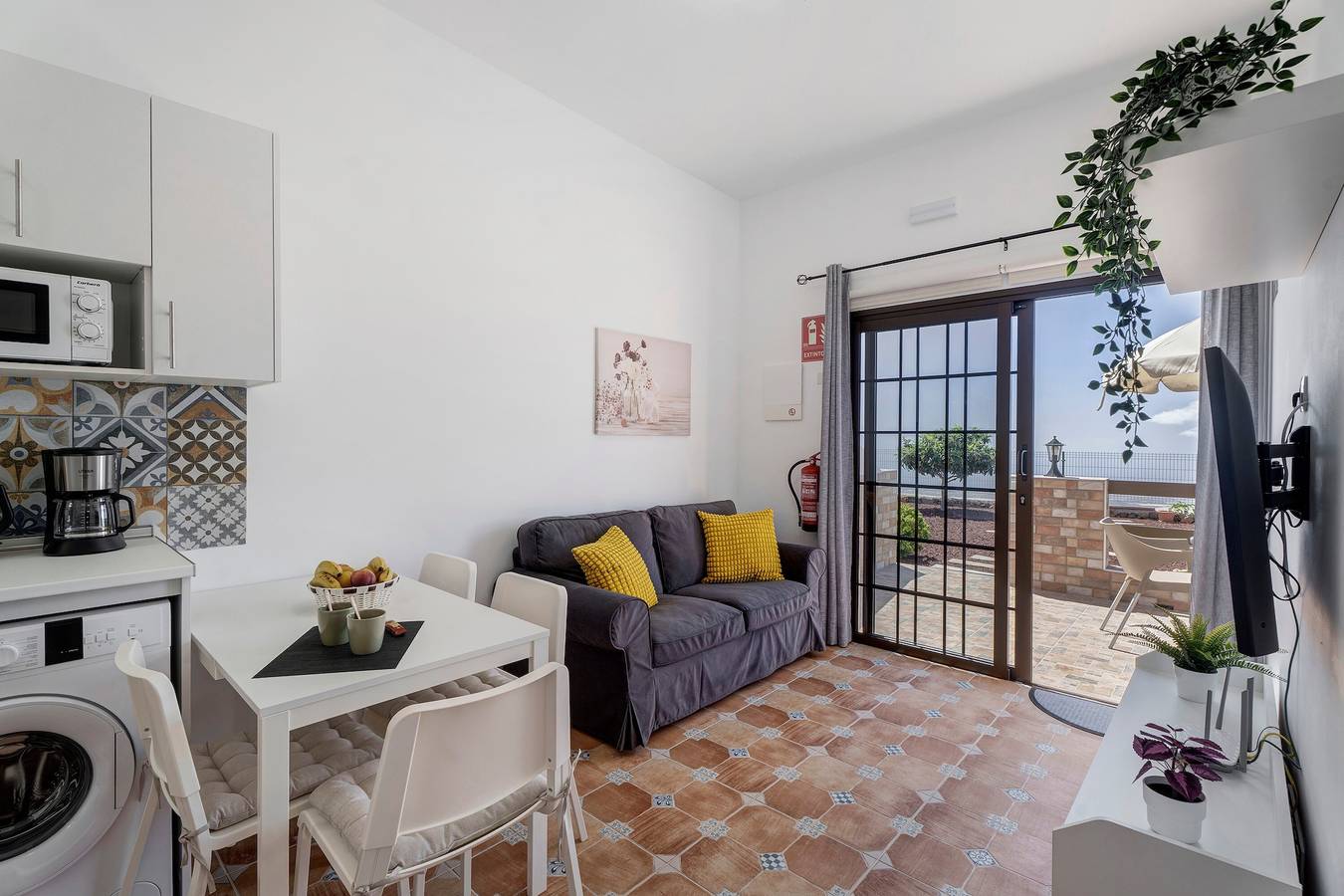 Apartamento entero, Vacaciones 'La Sabina De Manuel1' con vistas al mar, terraza privada y Wi-Fi in San Miguel de Abona, Tenerife Sur