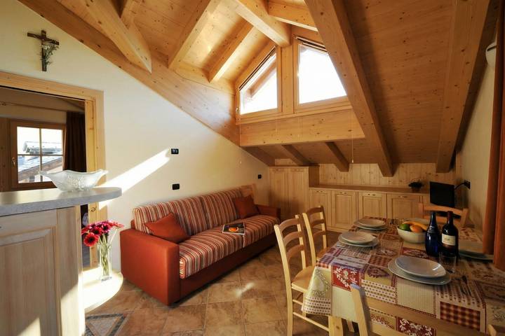 Casale per 5 persone, con Balcone in Valtellina