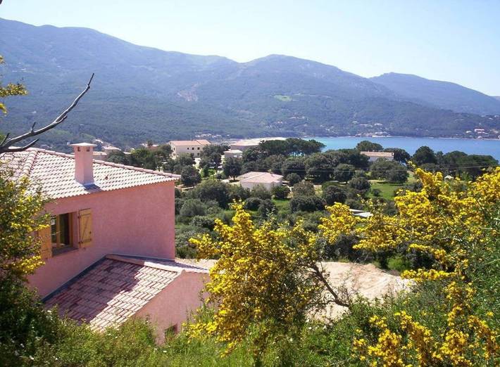 Location de vacances pour 10 personnes, avec jardin et terrasse à Sant'Andréa-d'Orcino