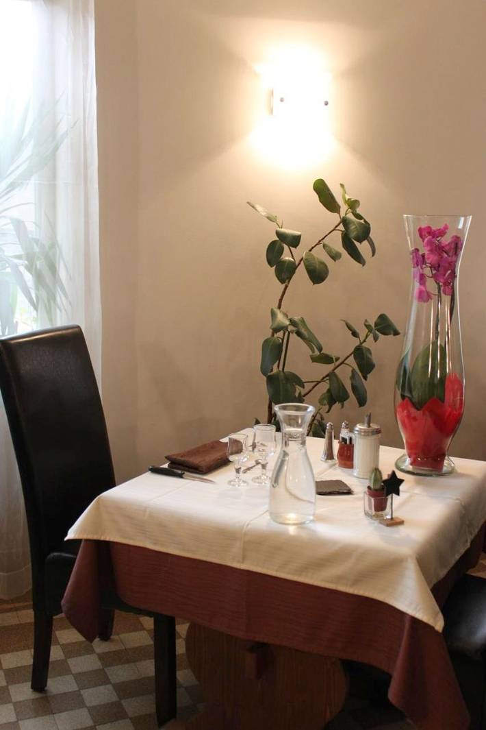 Hôtel pour 3 personnes, avec terrasse, animaux acceptés à Vertolaye - 2