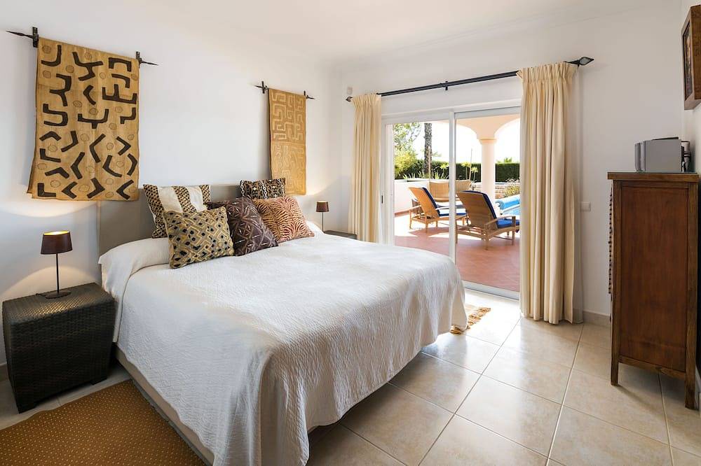 Golf-Villa mit Pool und fantastischem Ausblick in Budens, Faro Distrikt