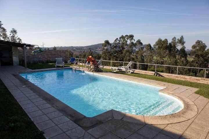 Location de vacances pour 4 personnes, avec jardin ainsi que balcon et piscine dans Santo Tirso - 3