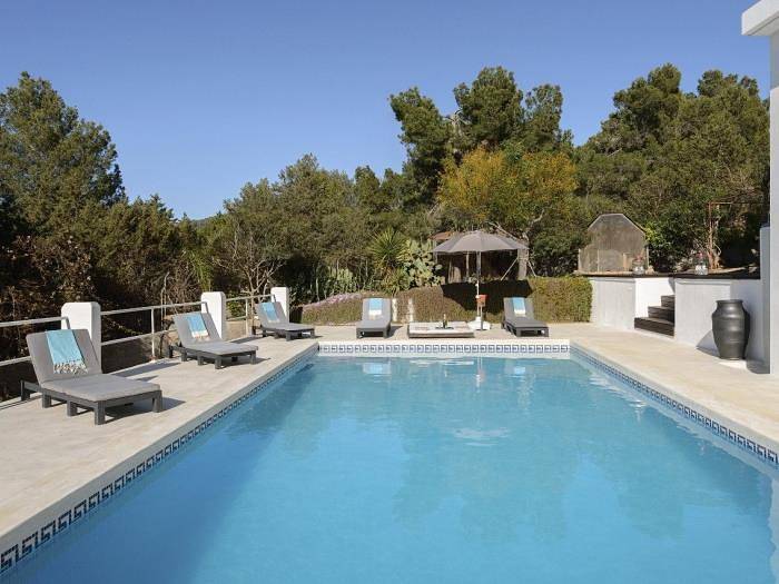 Location de vacances pour 10 personnes, avec piscine ainsi que jardin et vue sur l’océan, adapté aux familles à Cala Tarida - 2