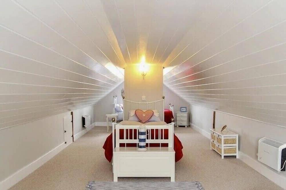 Charming original fisherman’s cottage on Dungeness Beach in Dungeness, Kent