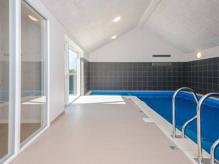 Ferienhaus für 22 Personen, mit Terrasse und Pool sowie Sauna in Bratten - 3